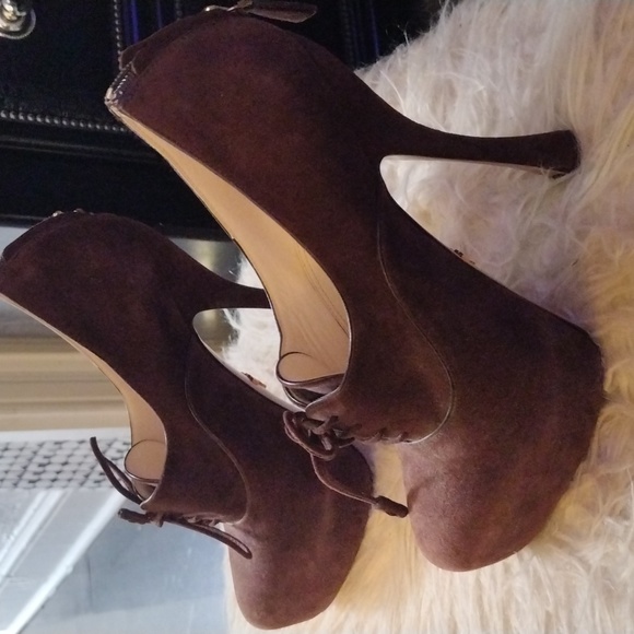 Shoes - Picture 2 of 4